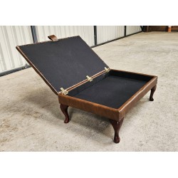 Chesterfield Stool With Lid