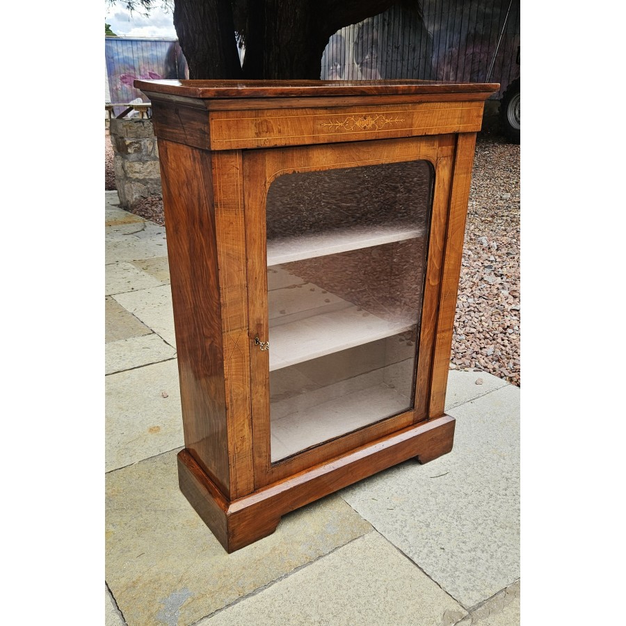 Walnut Pier Cab Victorian