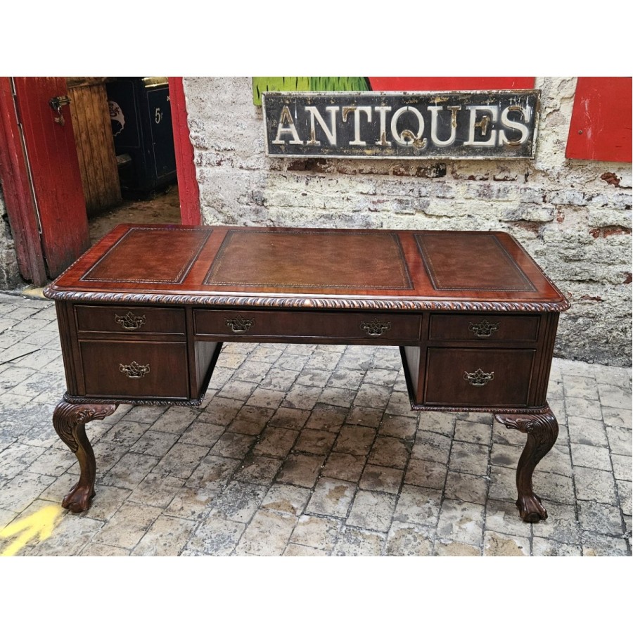 Desk Chippendale Style