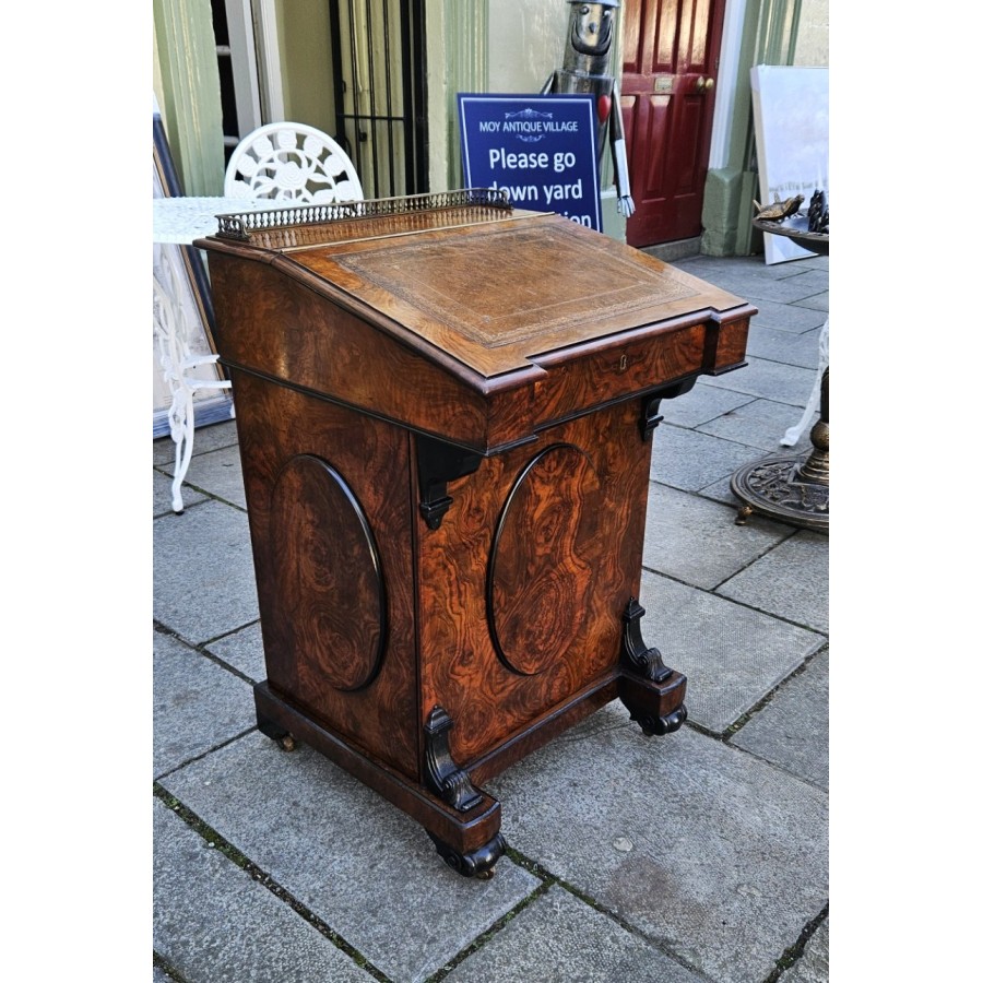 Antique Daveport Master craftsman